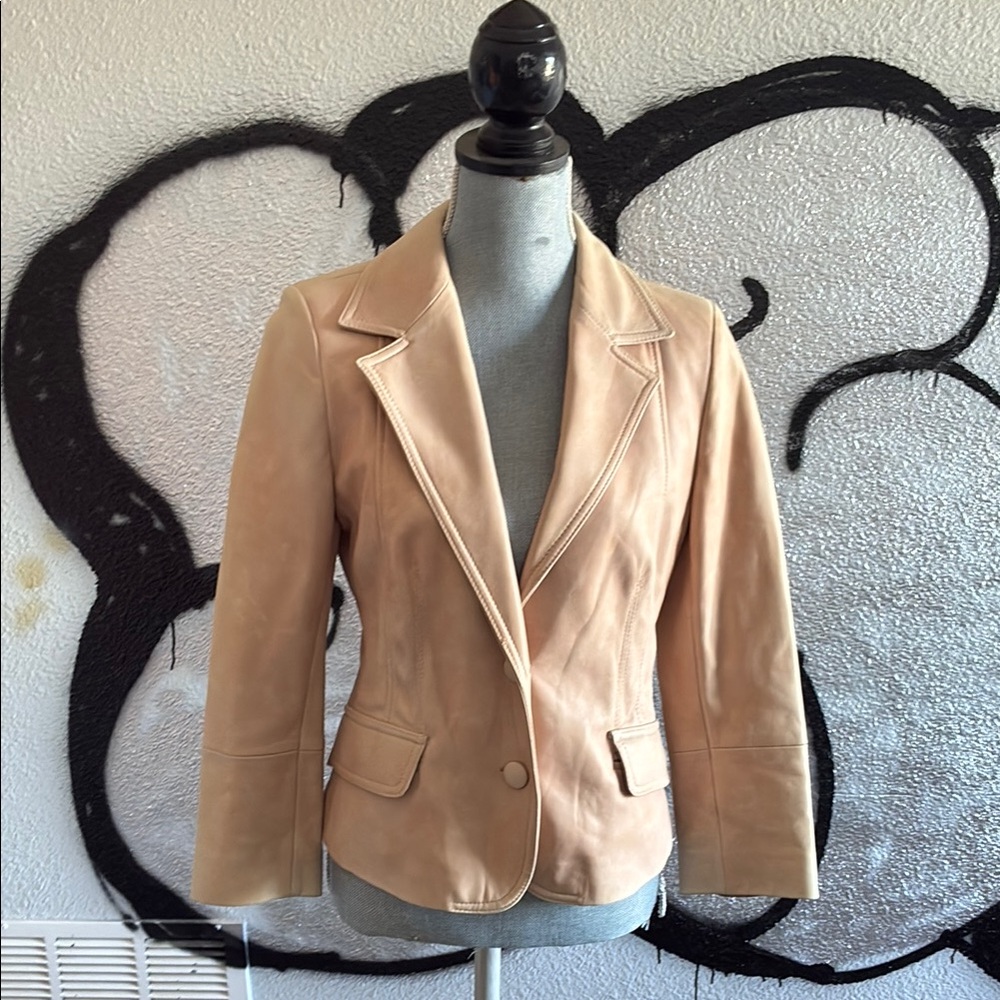 Elegant Beige Women's Blazer